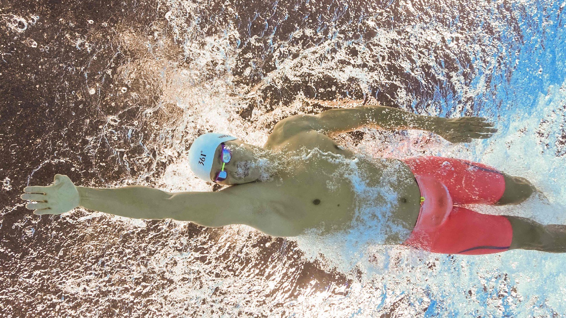 九游游戏中心-足球直播间试点虚拟主持人技术，足球 球迷 观众模拟主持